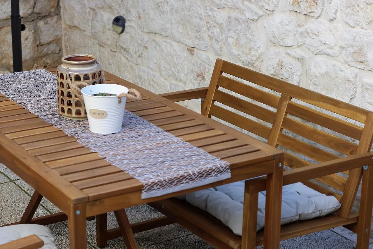 Joseph'S Yard Apartment Rovinj
