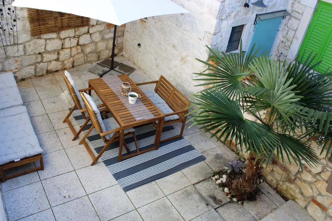 Joseph'S Yard Apartment Rovinj