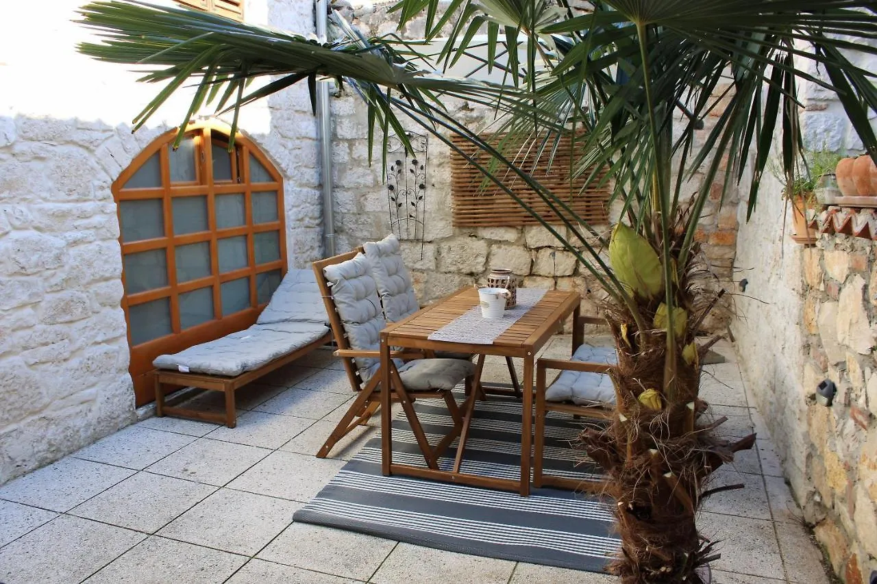 Joseph'S Yard Apartment Rovinj